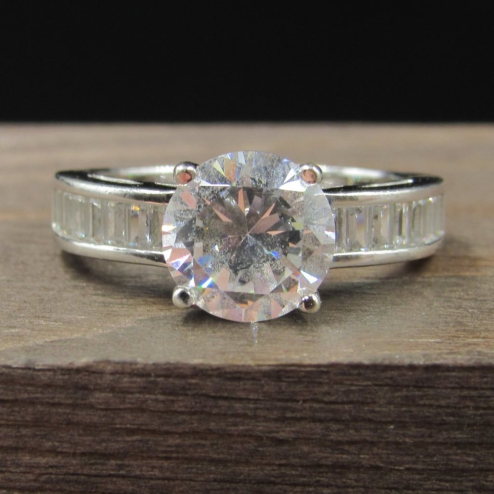 Size 6.25 Sterling Silver Shiny Cubic Zirconia Gemstone Band Ring Vintage